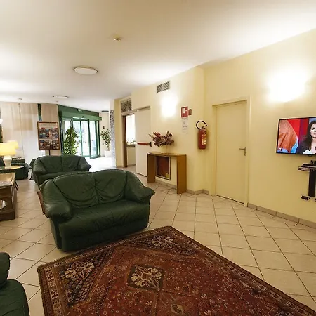 Italia Otel 3*