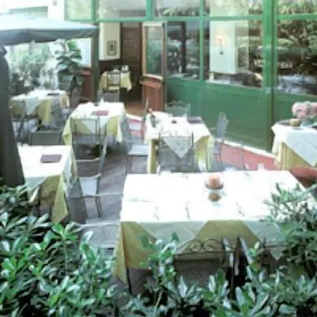 Italia Otel 3*