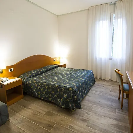 Italia Otel 3*