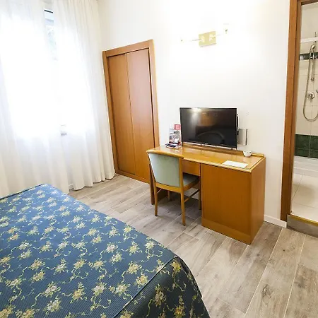 Hotel Italia 3*