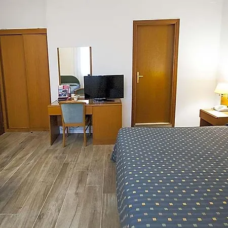 Italia Otel 3*
