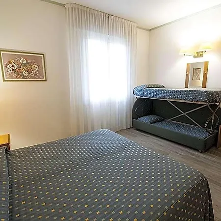 Italia Otel 3*