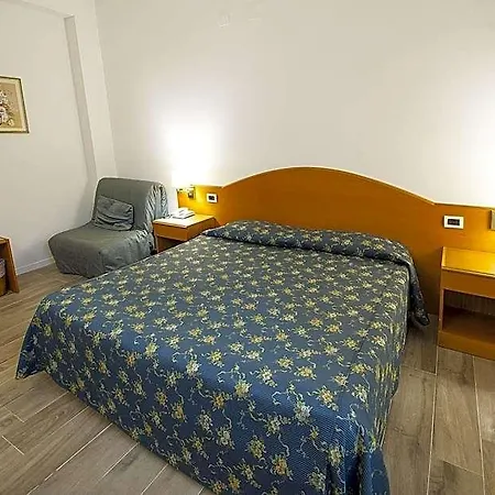 Italia Otel 3*