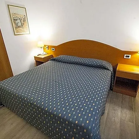 Otel Italia 3*