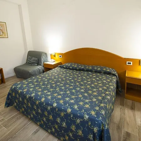 Italia 3*